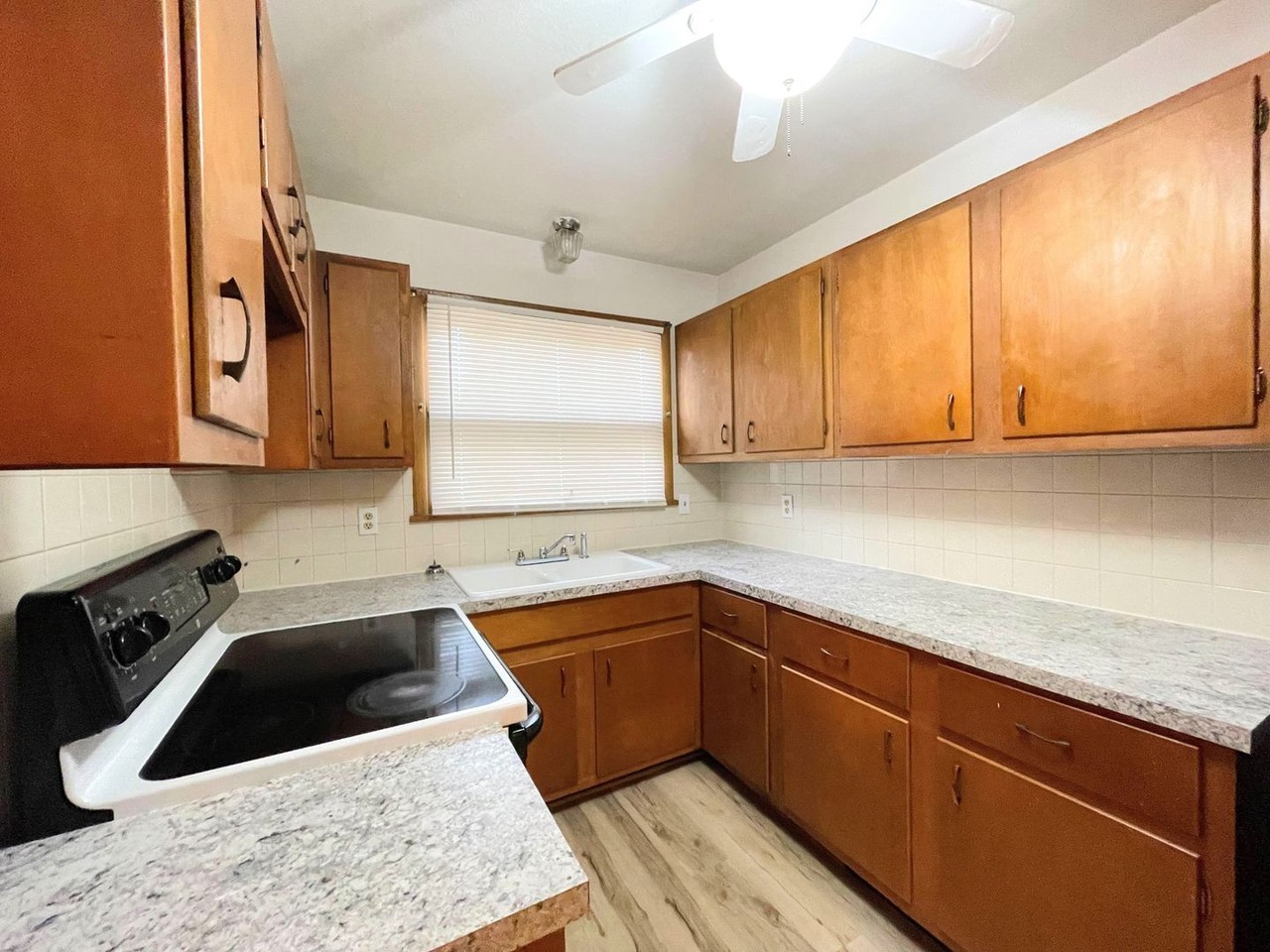 1505 Marland St - Photo 6 of 22