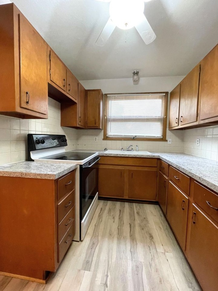 1505 Marland St - Photo 7 of 22