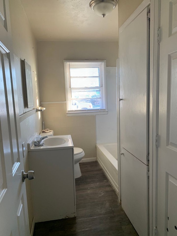 1705 E 29th St - Photo 7 of 8