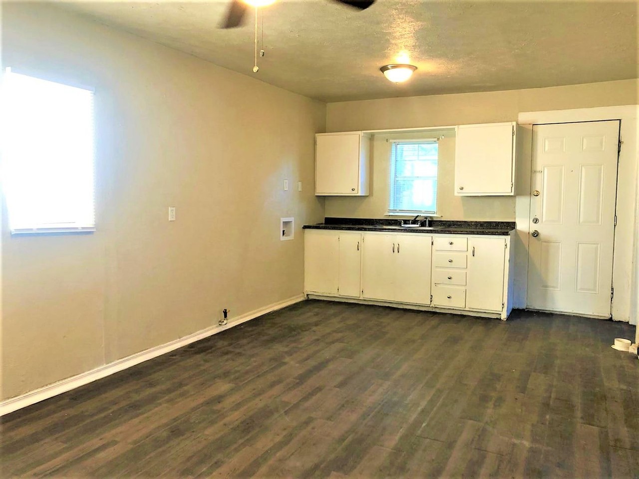2217 27th St - Photo 4 of 8