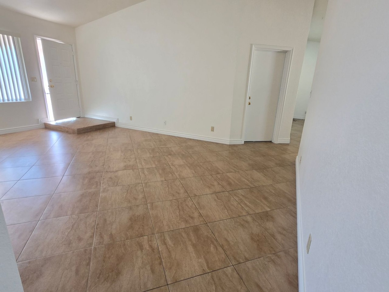 10640 E Becker Ln - Photo 2 of 22