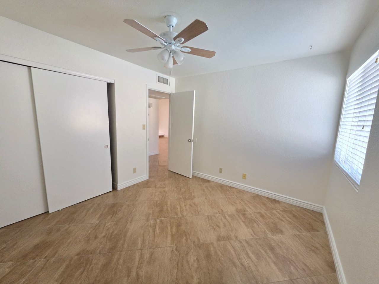 10640 E Becker Ln - Photo 5 of 22