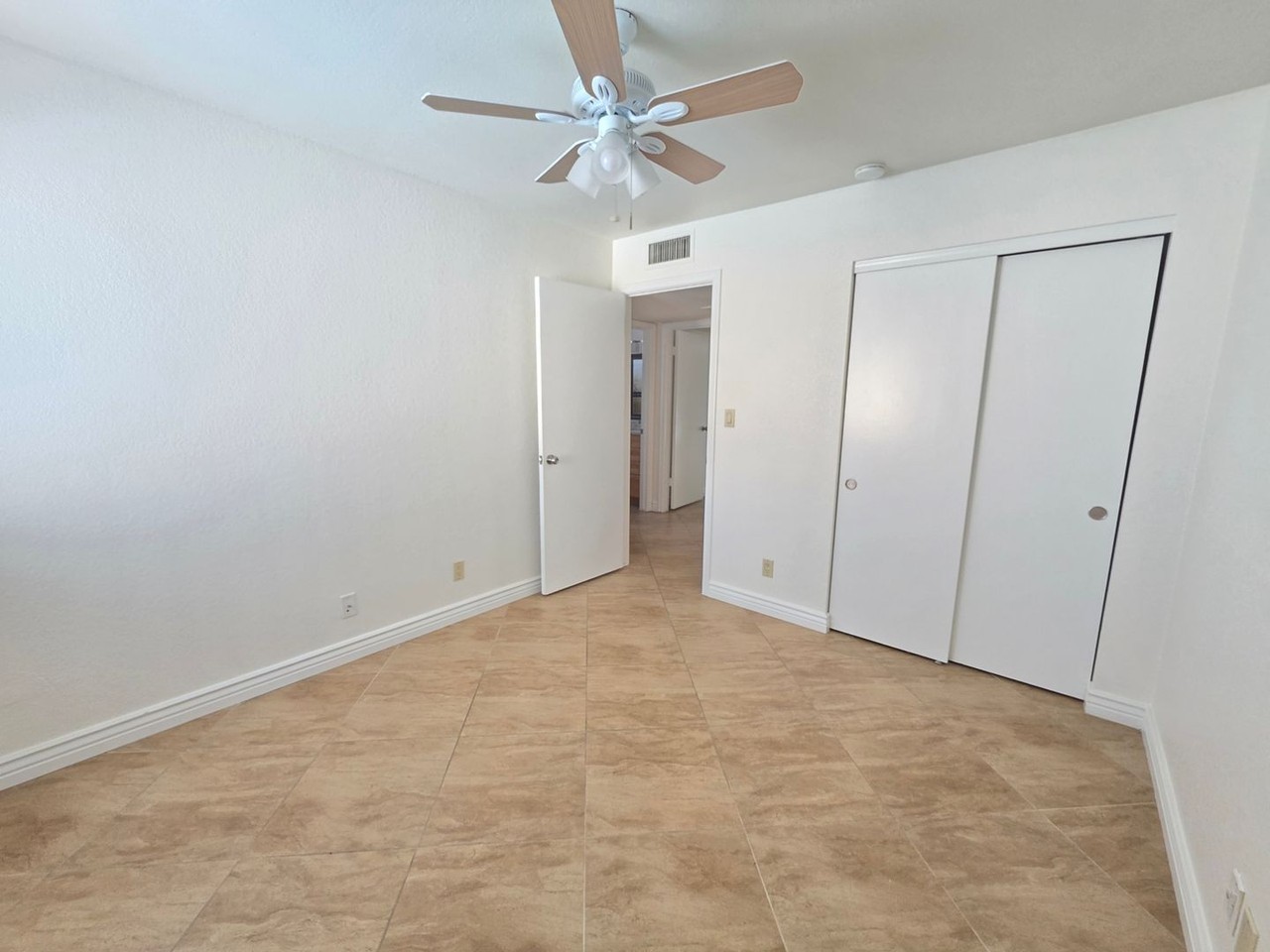 10640 E Becker Ln - Photo 6 of 22
