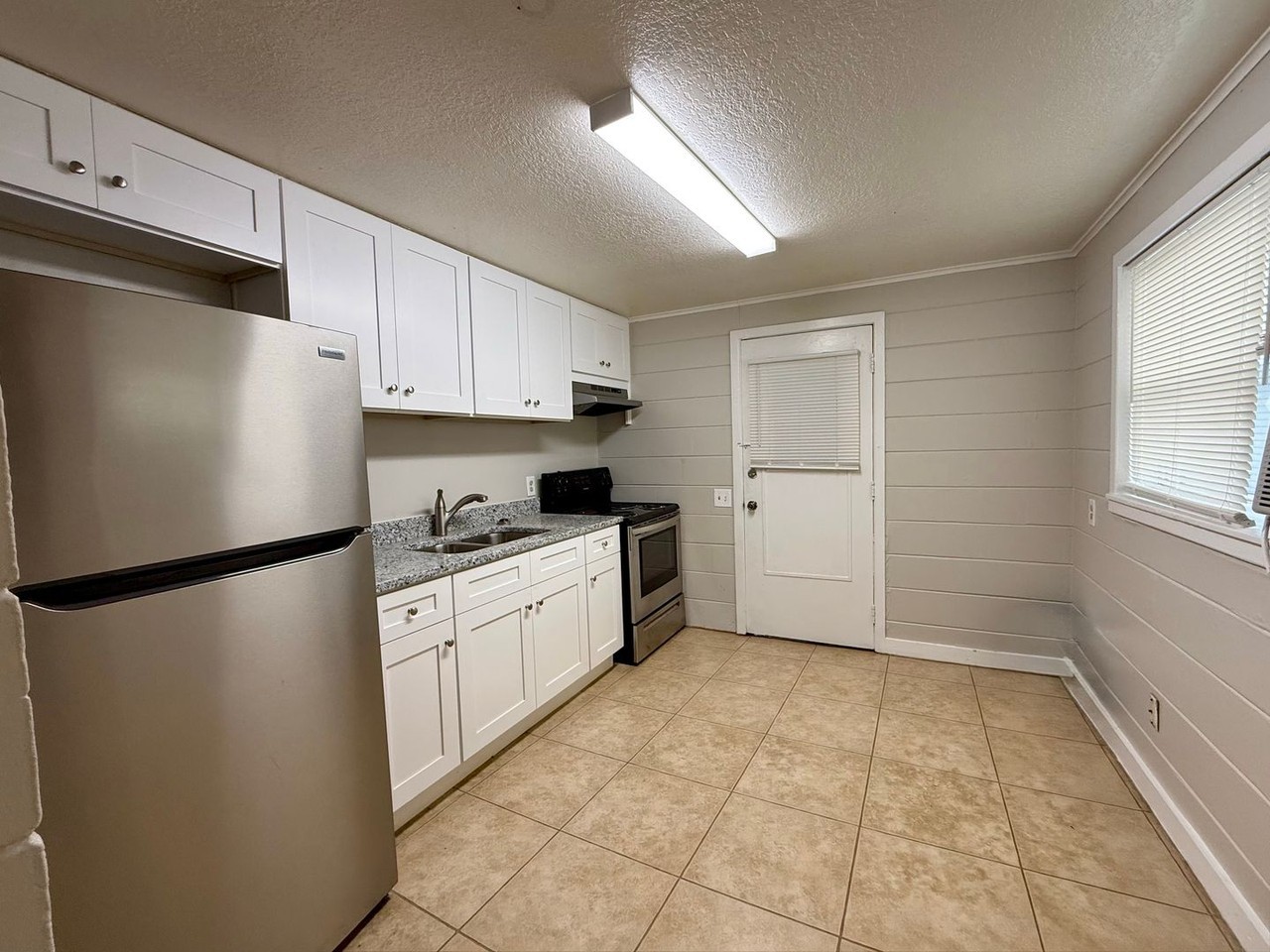 3310 Fern Dr - Photo 4 of 13