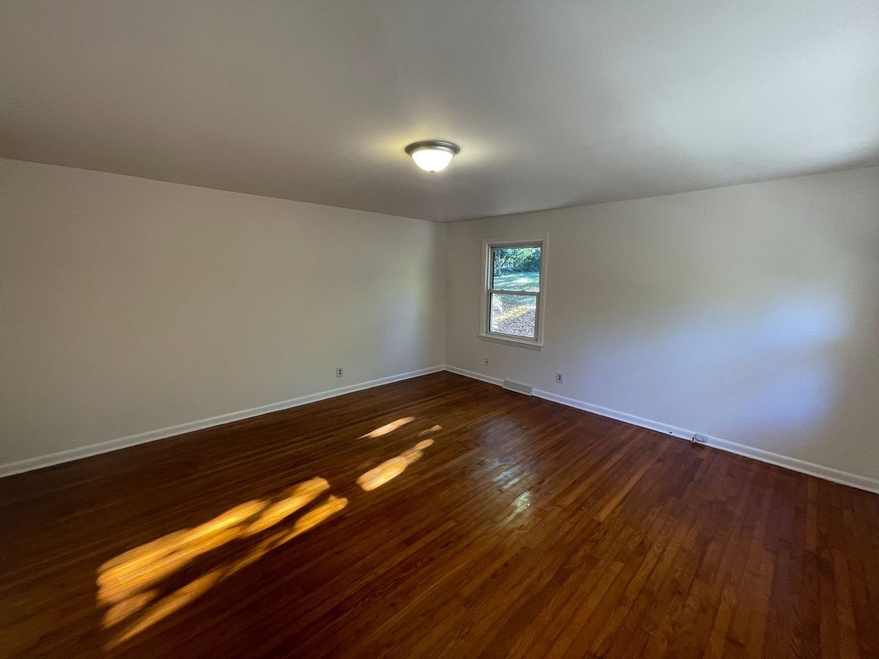 819 Parkwood Rd - Photo 2 of 21