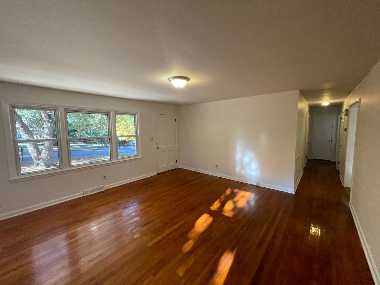 819 Parkwood Rd - Photo 4 of 21