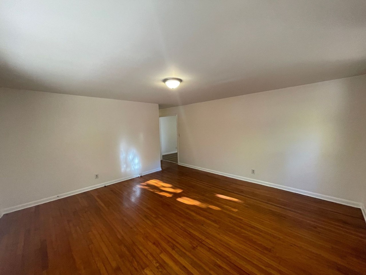 819 Parkwood Rd - Photo 5 of 21