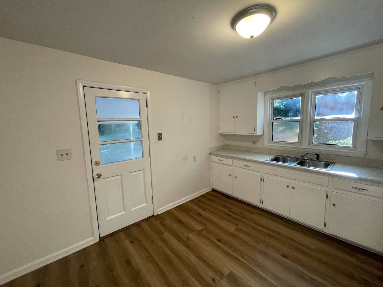 819 Parkwood Rd - Photo 6 of 21