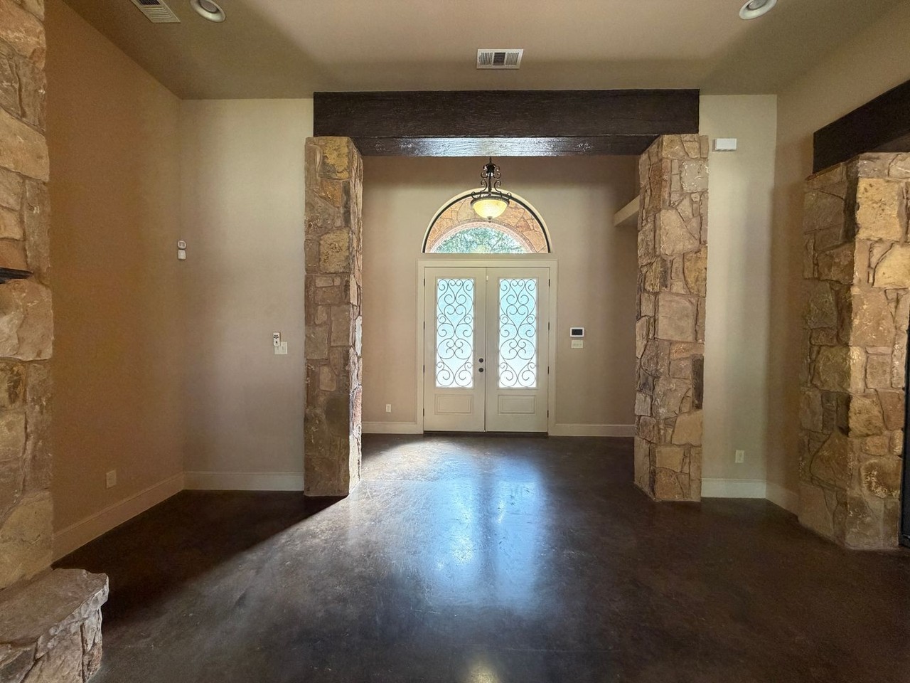 315 Tanner Ln - Photo 4 of 50