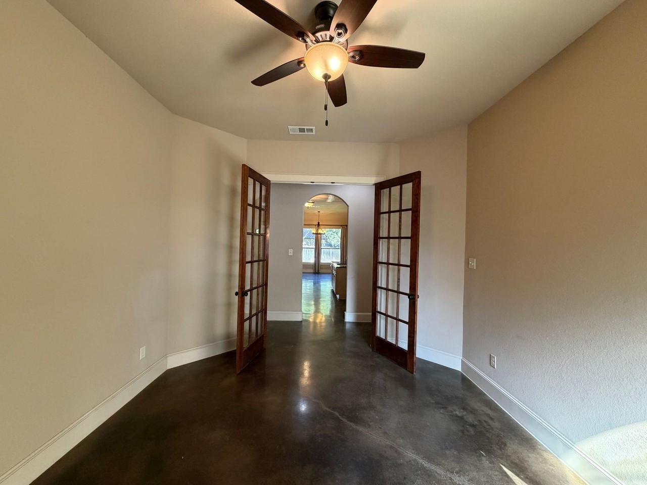 315 Tanner Ln - Photo 5 of 50