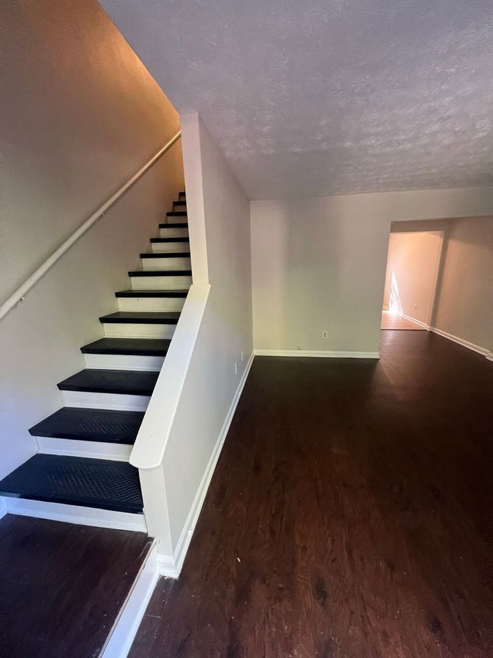92 N Alexander St #8 - Photo 3 of 15