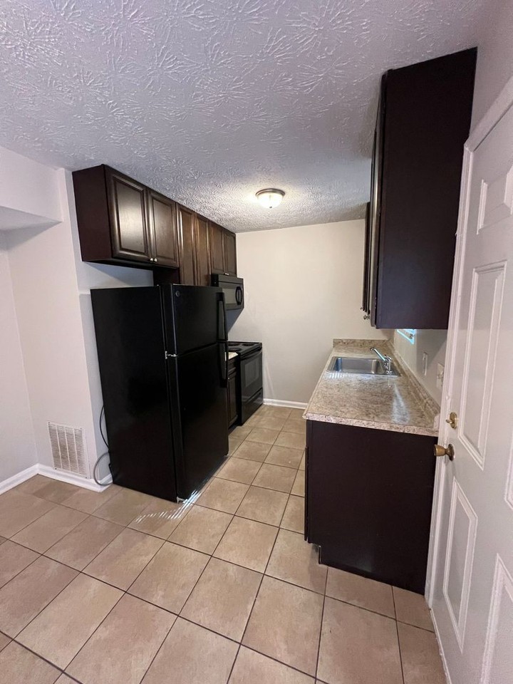92 N Alexander St #8 - Photo 6 of 15