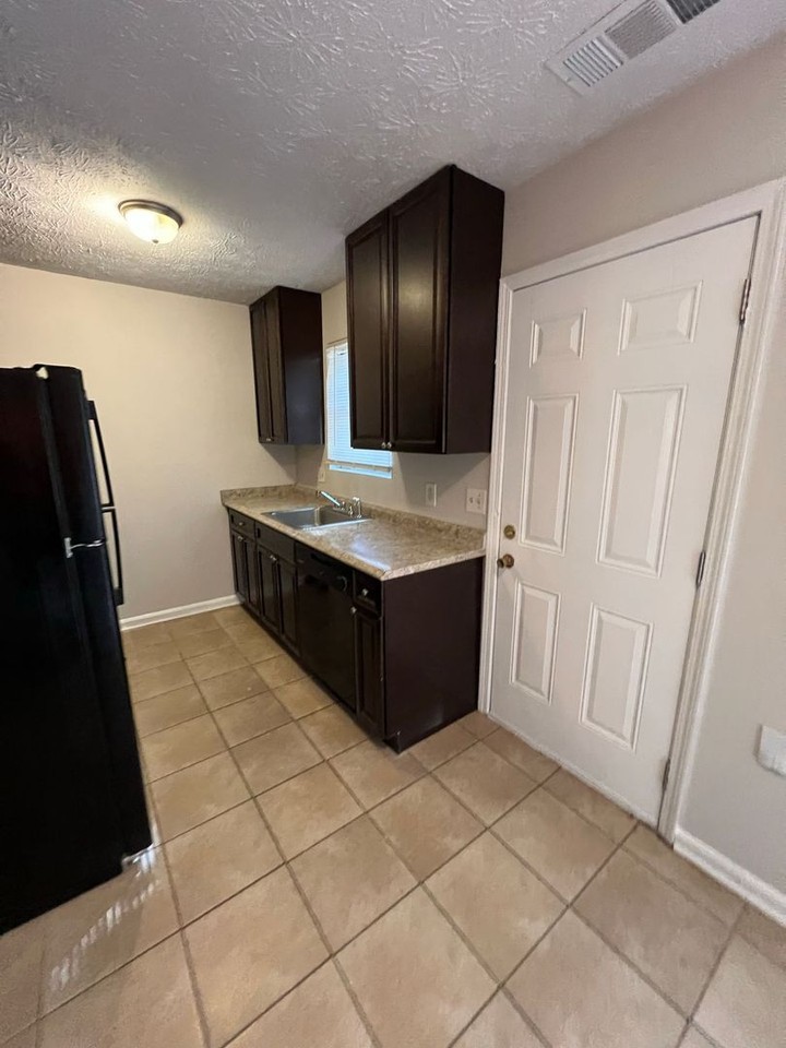 92 N Alexander St #8 - Photo 7 of 15