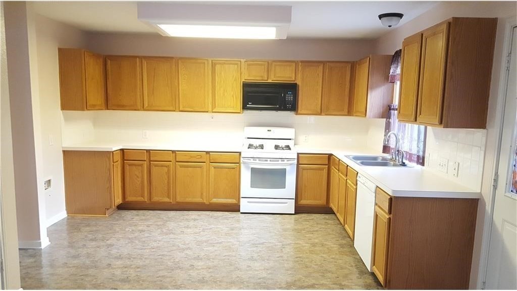 2321 Loquat Ln - Photo 3 of 14