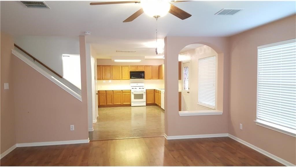 2321 Loquat Ln - Photo 4 of 14