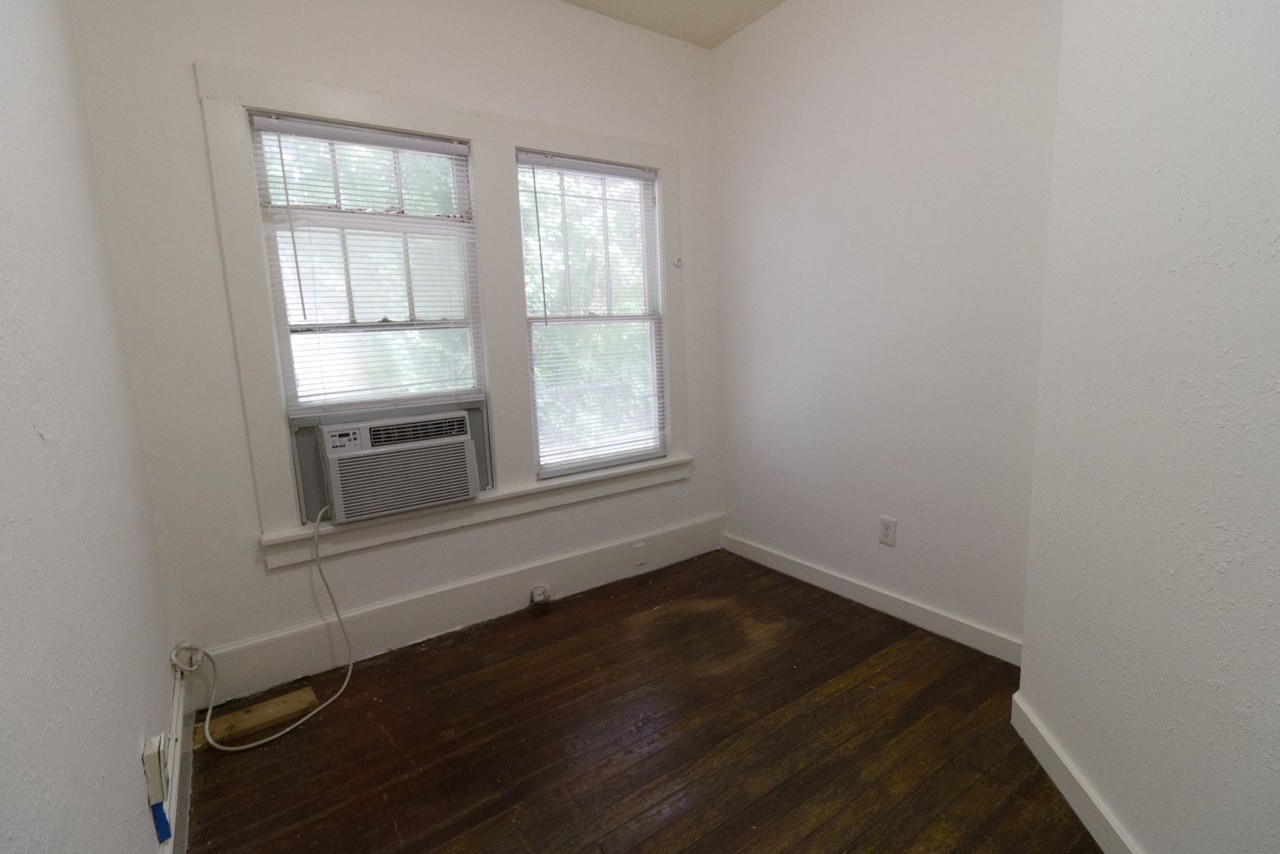 1012 Nw 3rd Ave - Photo 4 of 9