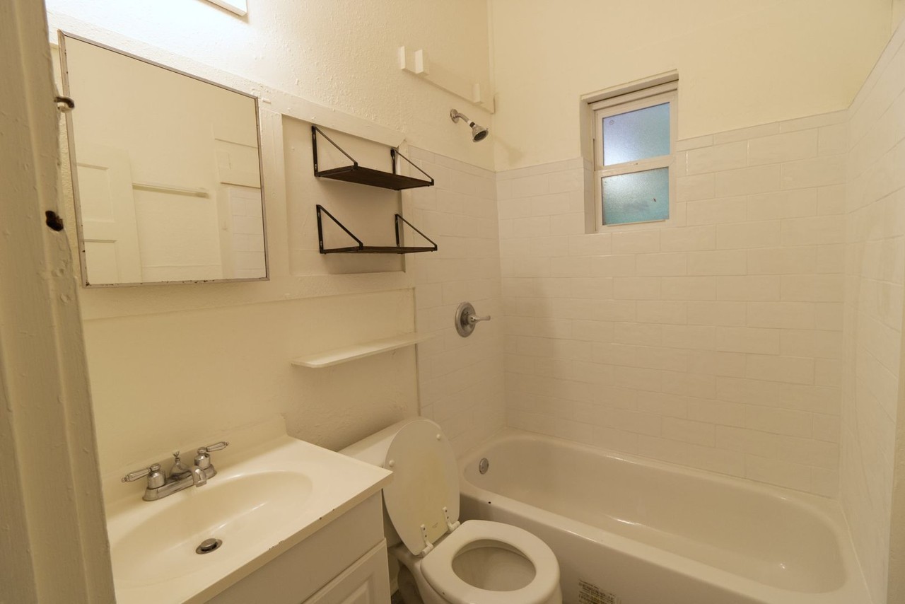1012 Nw 3rd Ave - Photo 5 of 9