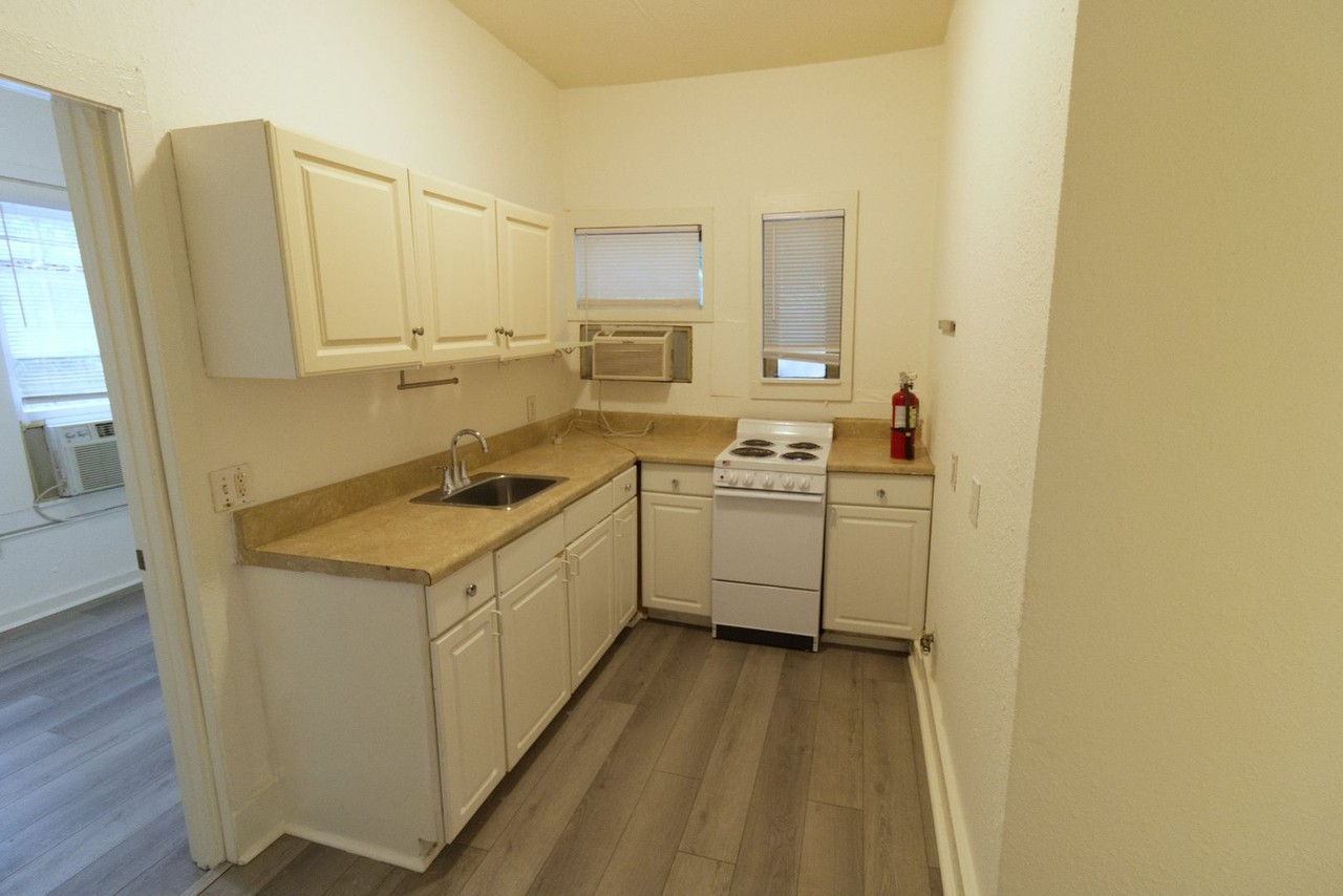 1012 Nw 3rd Ave - Photo 6 of 9
