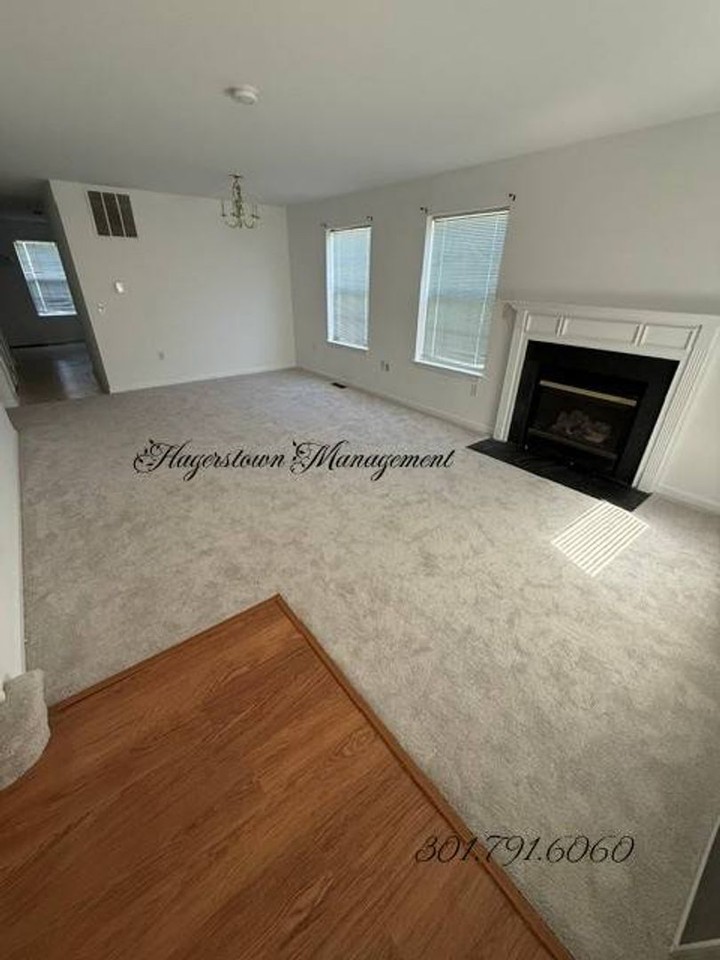 912 Lanvale St - Photo 3 of 12