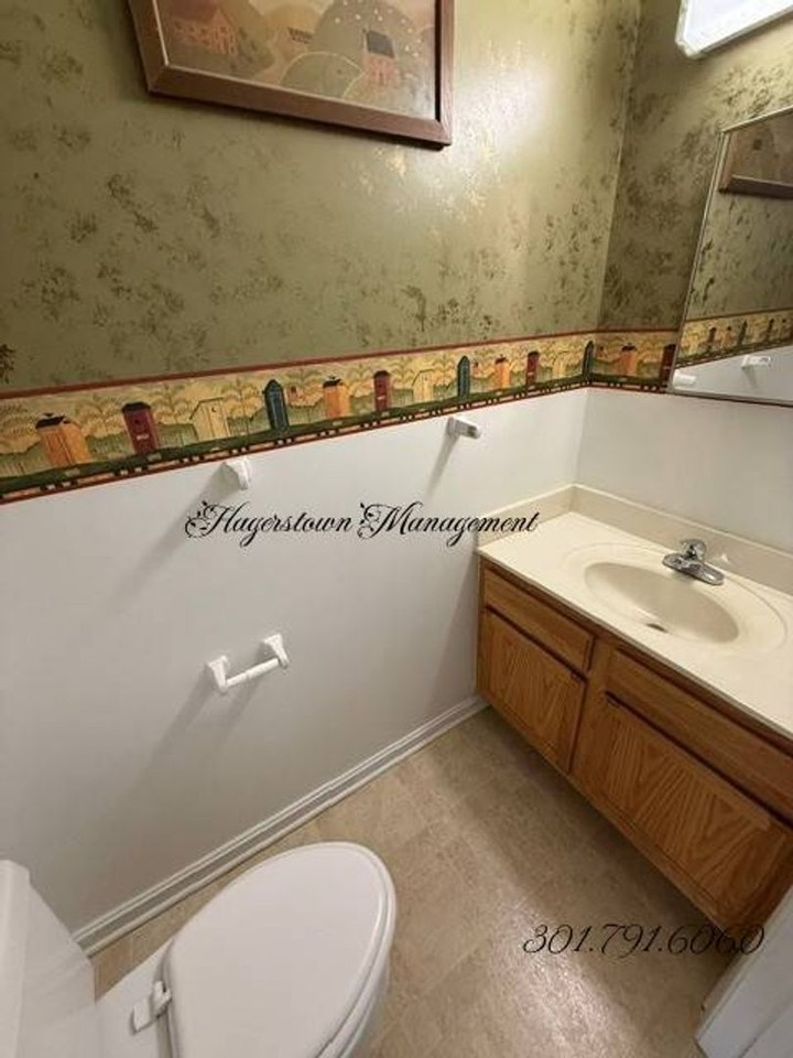 912 Lanvale St - Photo 6 of 12