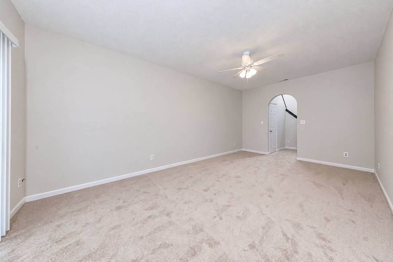 5410 Horan Ct - Photo 4 of 15