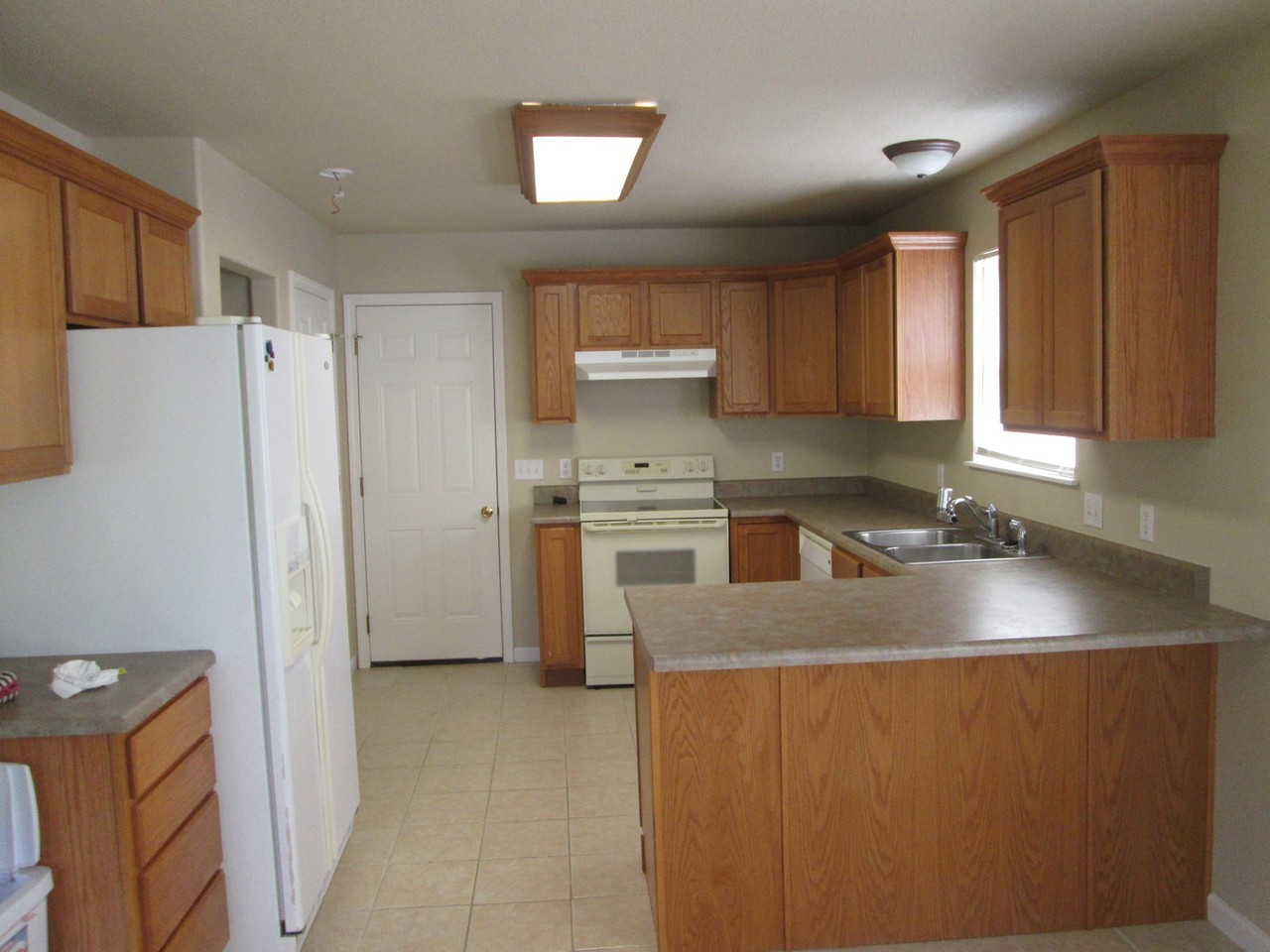 145 Lillian Ln - Photo 2 of 8