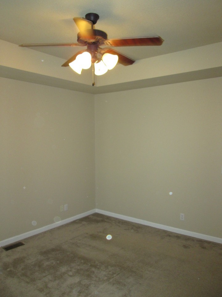 145 Lillian Ln - Photo 6 of 8