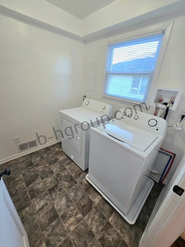 5031 24th Ave - Photo 7 of 30