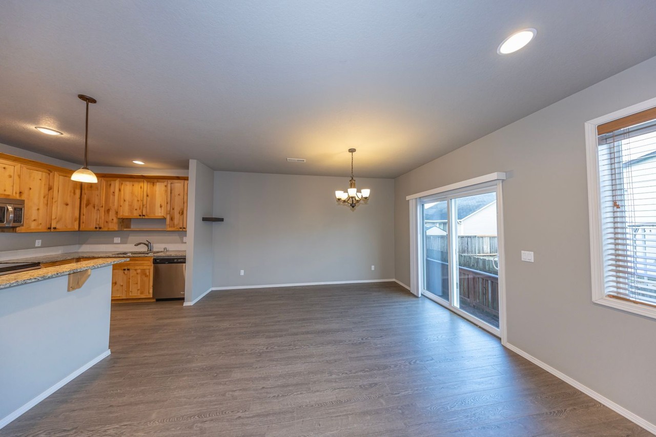 13710 Ne 64th Cir - Photo 2 of 12