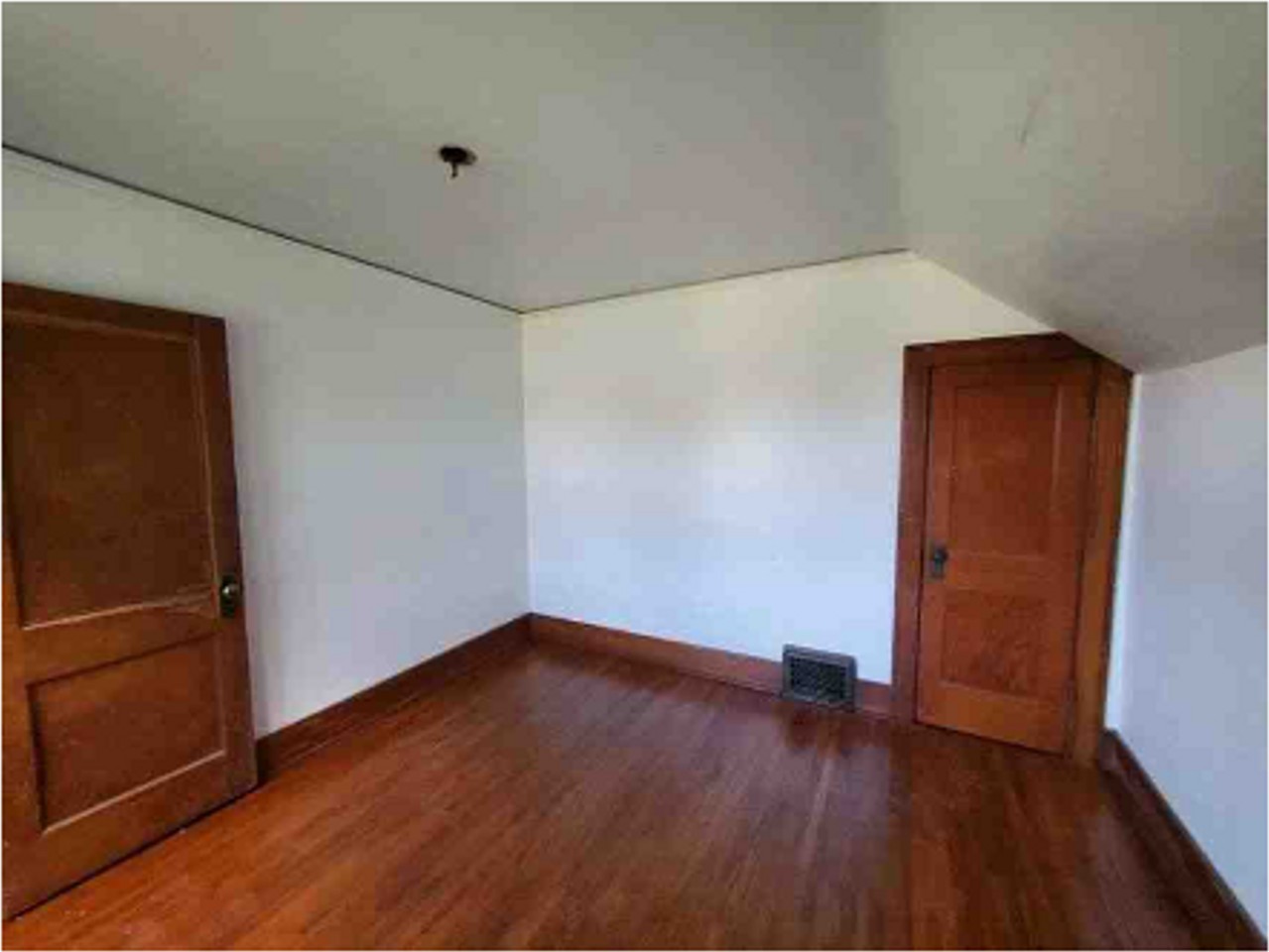 3822 Garretson Ave - Photo 6 of 9