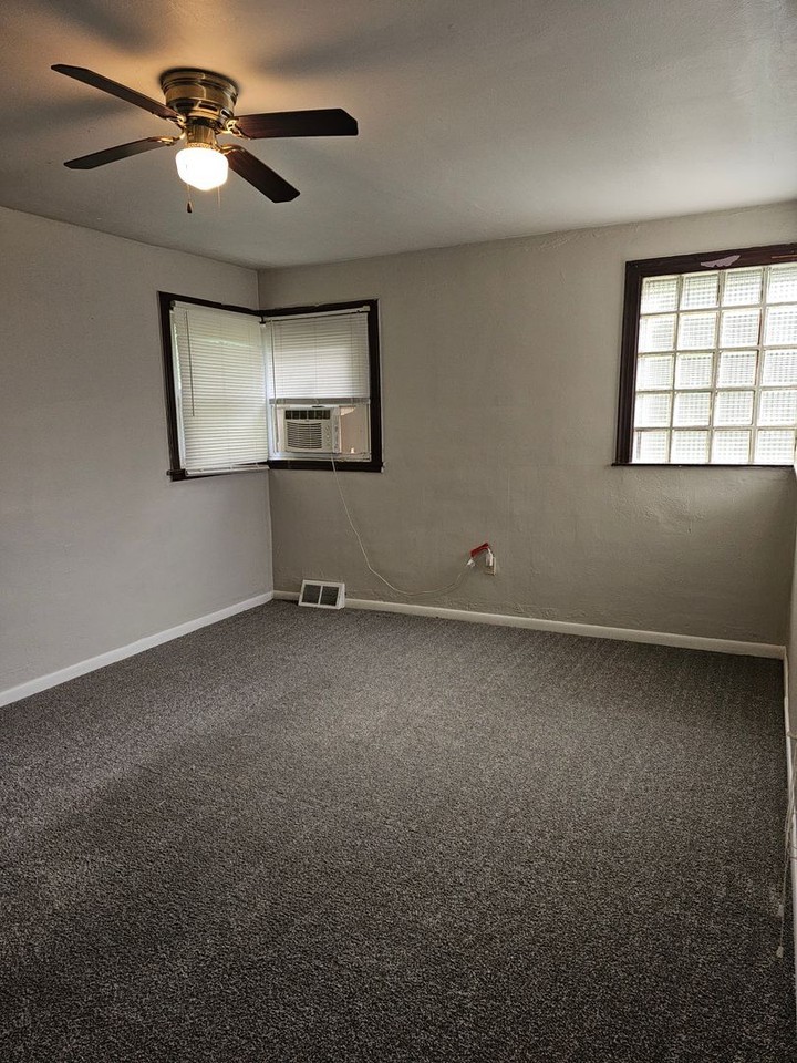 2627 15th Ave - Photo 4 of 11