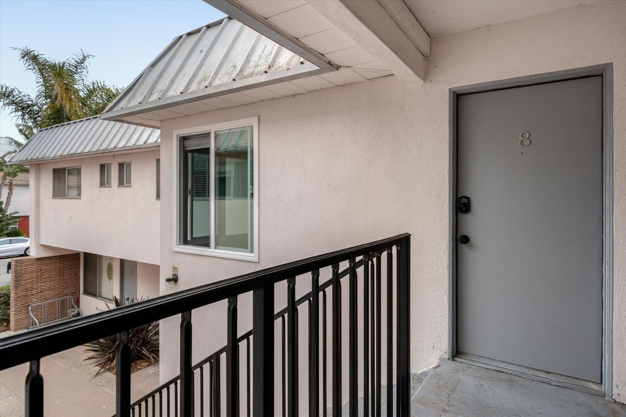 Quiet Isla Vista Apartment Complex - Photo 7 of 50