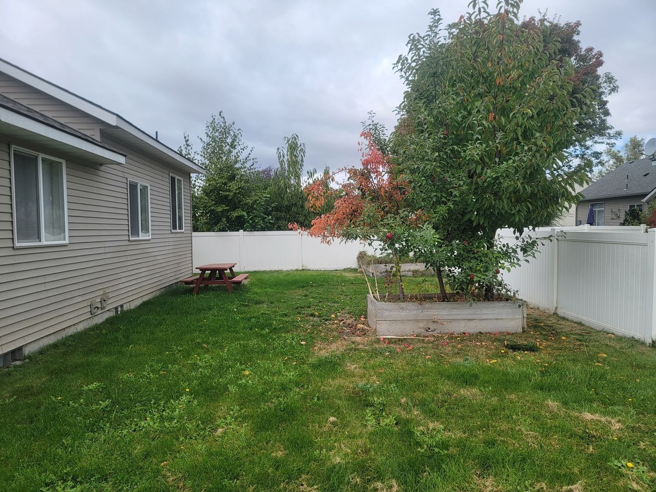 2465 W Sarge Ct - Photo 5 of 8