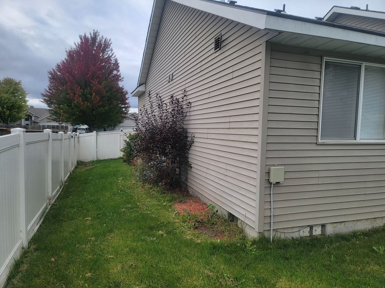2465 W Sarge Ct - Photo 6 of 8