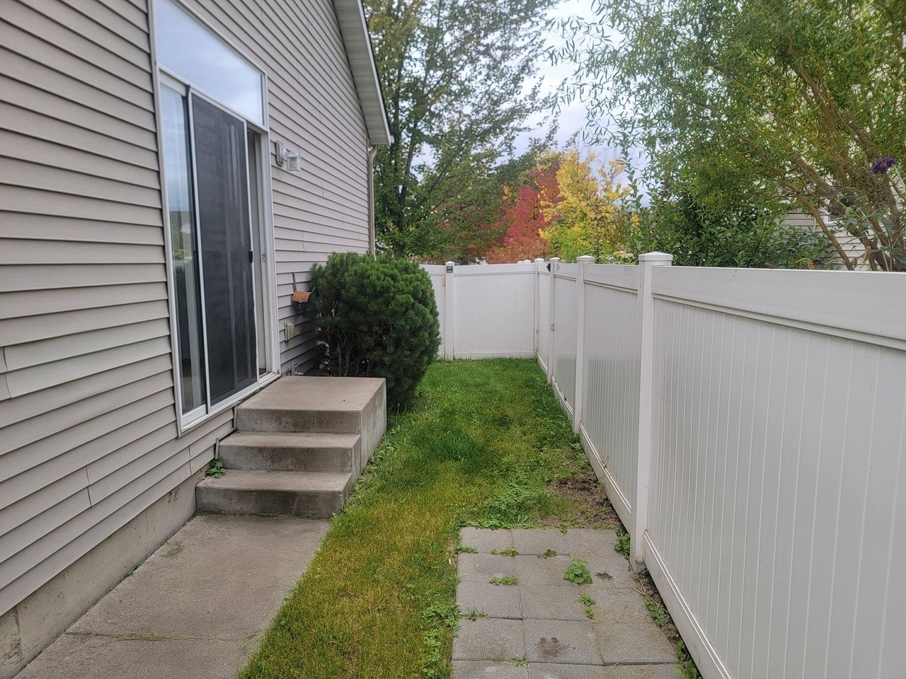 2465 W Sarge Ct - Photo 7 of 8