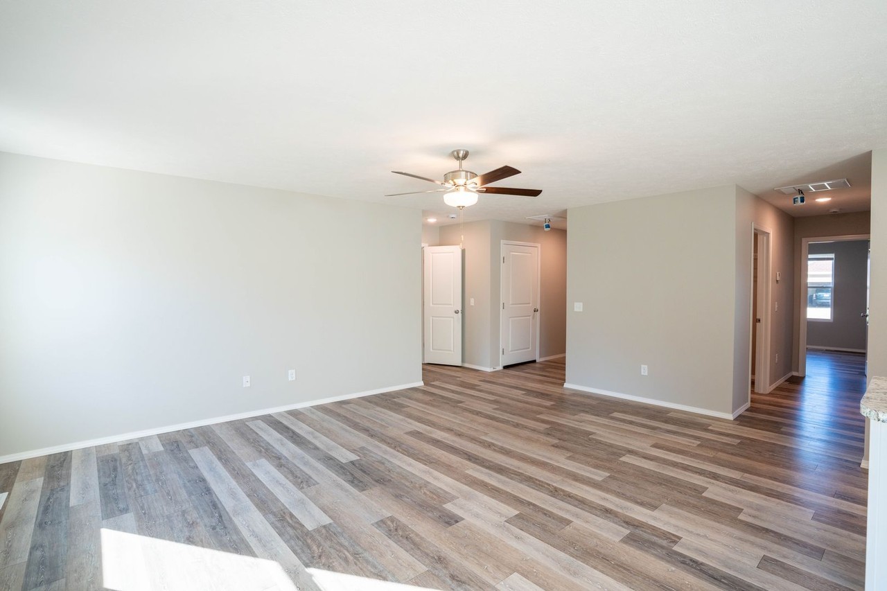 868 W Navajo St - Photo 3 of 24