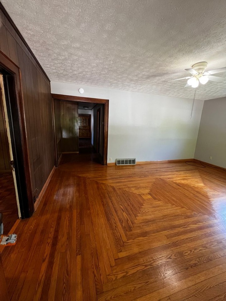 822 Greendale Dr - Photo 3 of 19