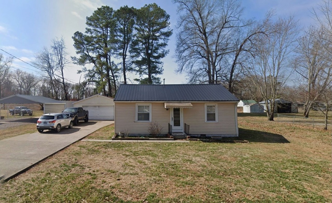 123 Locust St