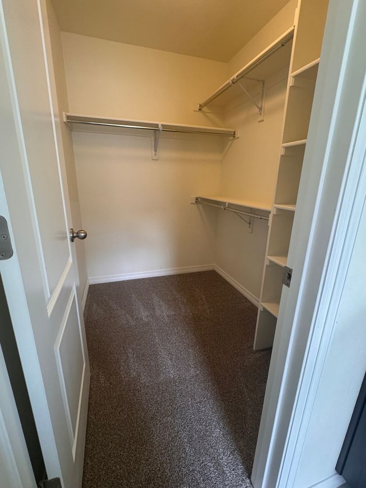 629 Sundance Cir - Photo 2 of 44