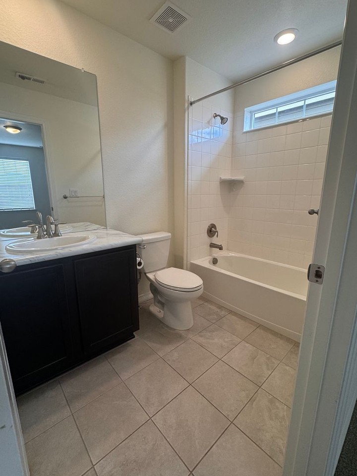 629 Sundance Cir - Photo 3 of 44