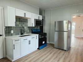 featured image of 214 E 6th St
