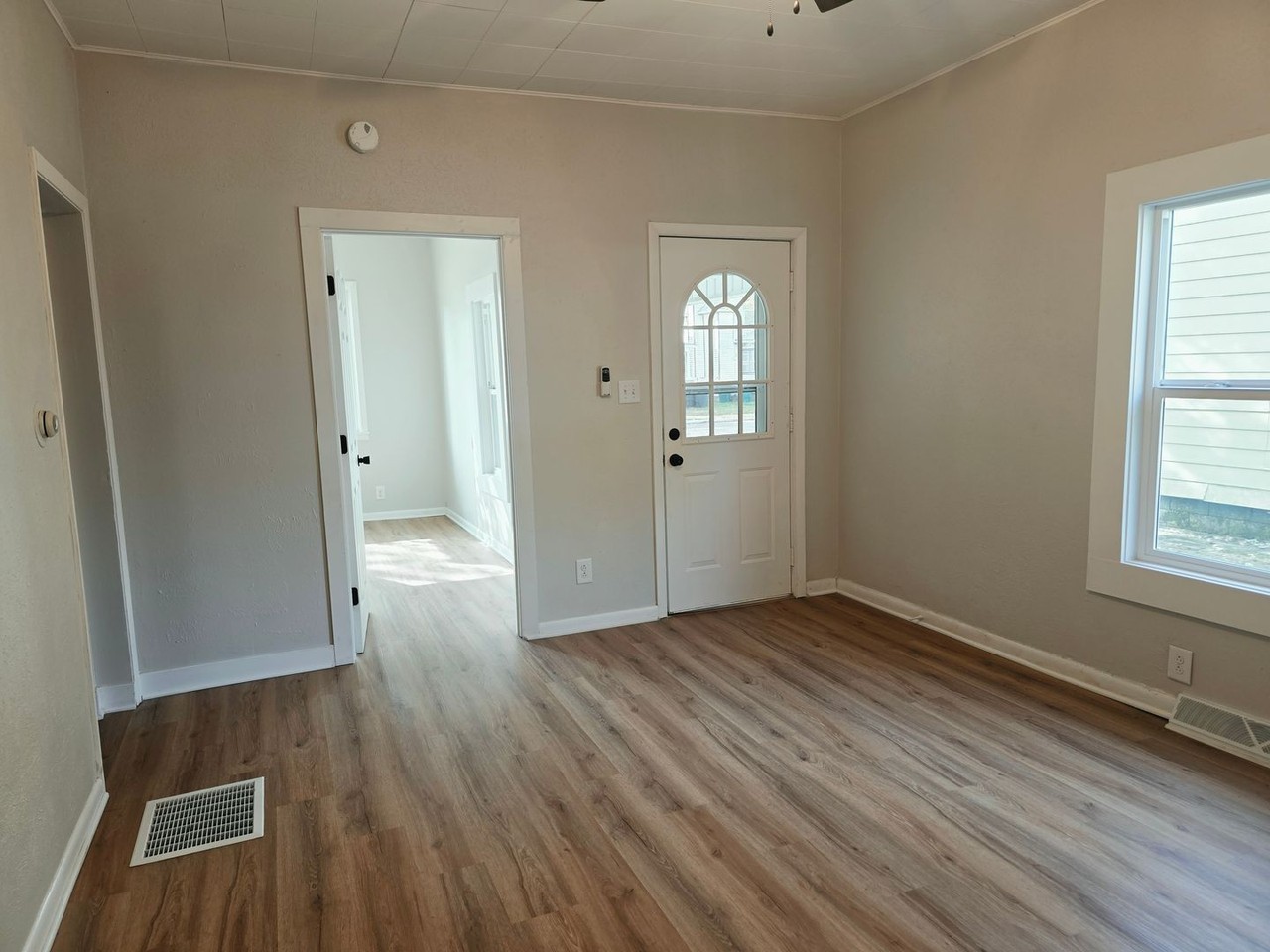 214 E 6th St - Photo 2 of 16