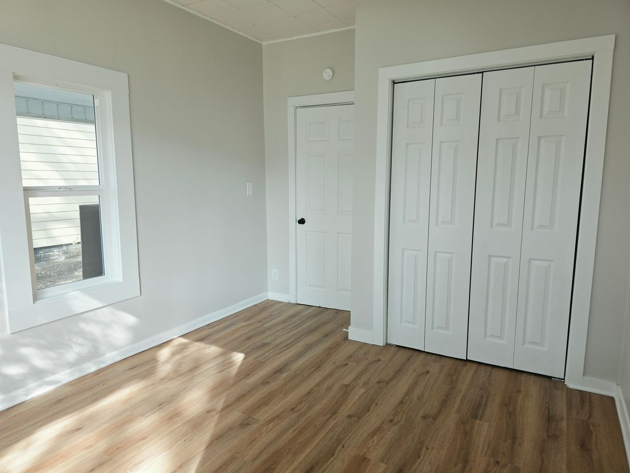 214 E 6th St - Photo 5 of 16