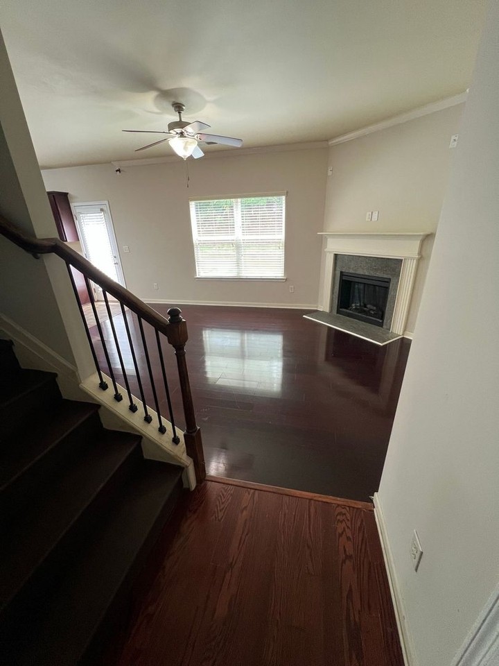 373 Lobdale Falls Dr - Photo 3 of 22