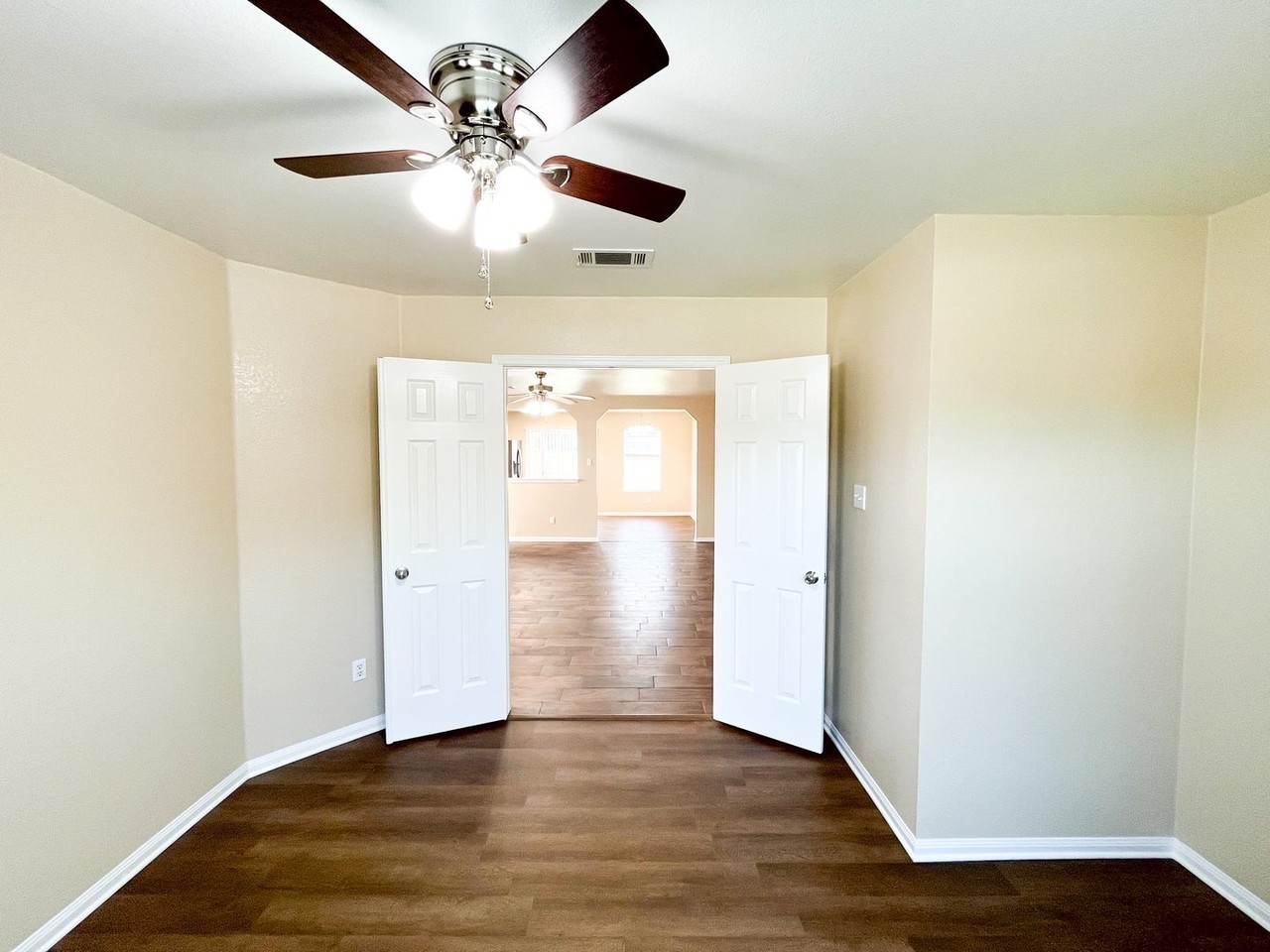 2410 Price Dr - Photo 5 of 37