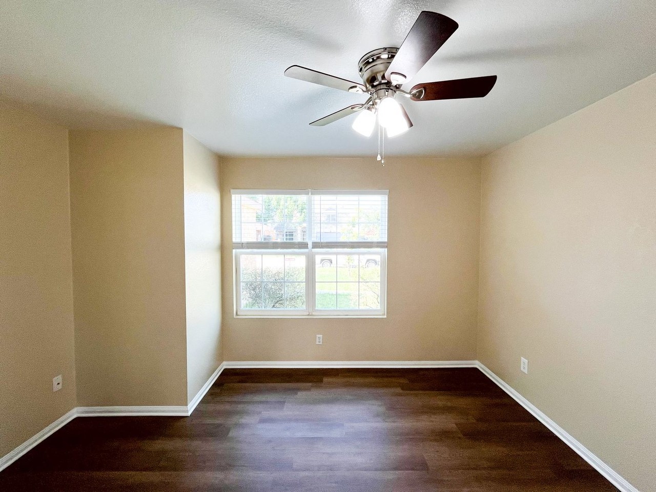 2410 Price Dr - Photo 6 of 37
