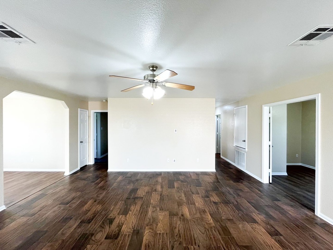 2410 Price Dr - Photo 7 of 37