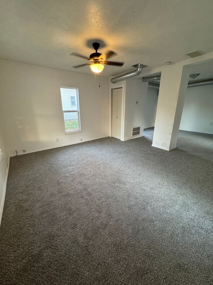 1015 W Cherry St - Photo 2 of 10