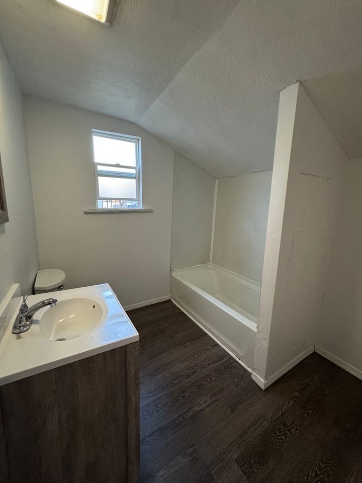 1015 W Cherry St - Photo 5 of 10
