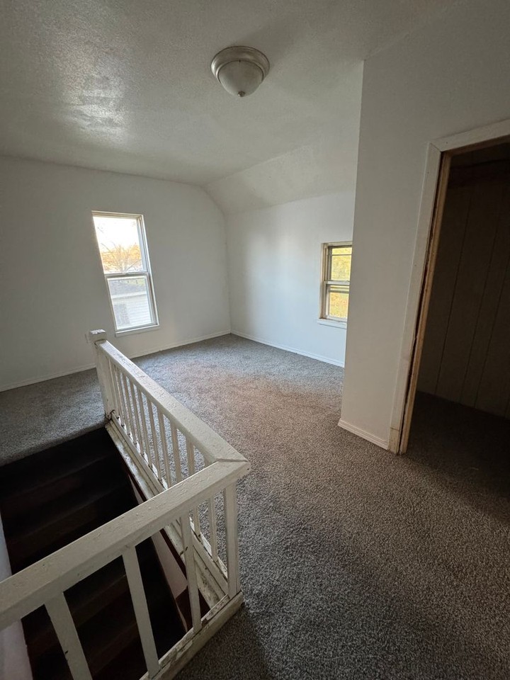 1015 W Cherry St - Photo 7 of 10